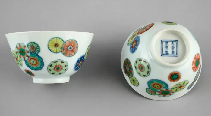 Framed Print : Pair of Cups, Qing dynasty (1644-1911), Yongzheng reign mark and period (1723-1735) Framed Print : Pair of Cups, Qing dynasty (1644-1911), Yongzheng reign mark and period (1723-1735)