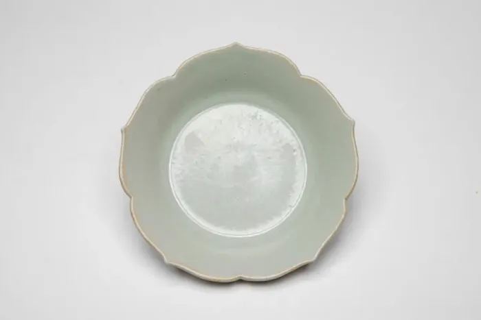 Framed Print : Pair of Foliate-Rimmed Dish, Five Dynasties period (907-960) or Northern Song dynasty Framed Print : Pair of Foliate-Rimmed Dish, Five Dynasties period (907-960) or Northern Song dynasty