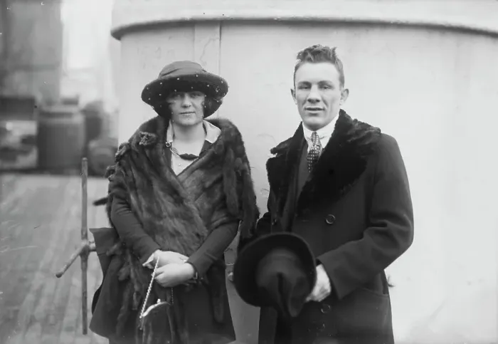 Framed Print : Pal Moore & wife, between c1915 and c1920. Creator: Bain News Service Framed Print : Pal Moore & wife, between c1915 and c1920. Creator: Bain News Service