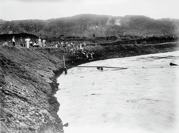 Framed Print : Panama Canal, 1913. Creator: Harris & Ewing. Panama Canal, 1913. Creator: Harris & Ewing Framed Print : Panama Canal, 1913. Creator: Harris & Ewing. Panama Canal, 1913. Creator: Harris & Ewing