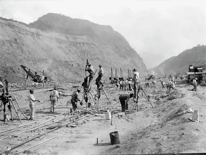 Framed Print : Panama Canal, 1913. Creator: Harris & Ewing. Panama Canal, 1913. Creator: Harris & Ewing Framed Print : Panama Canal, 1913. Creator: Harris & Ewing. Panama Canal, 1913. Creator: Harris & Ewing