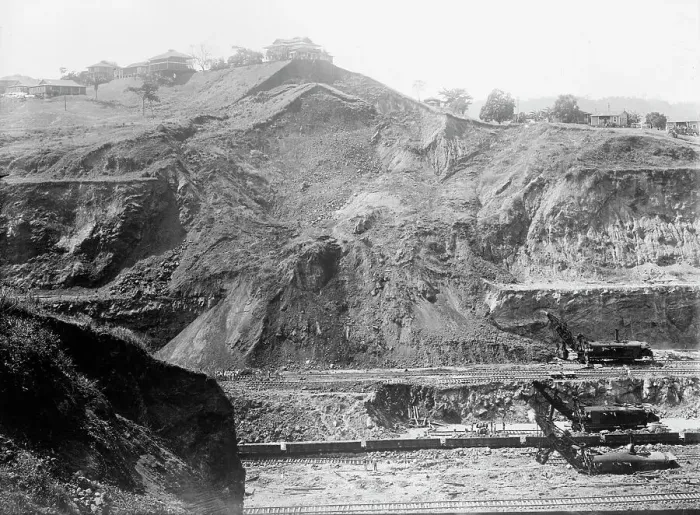Framed Print : Panama Canal, 1913. Creator: Harris & Ewing. Panama Canal, 1913. Creator: Harris & Ewing Framed Print : Panama Canal, 1913. Creator: Harris & Ewing. Panama Canal, 1913. Creator: Harris & Ewing