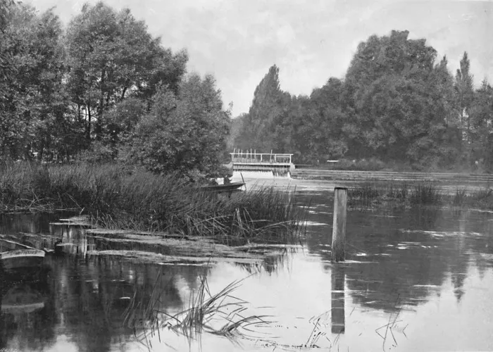 Framed Print : Pangbourne Weir, c1896 Framed Print : Pangbourne Weir, c1896