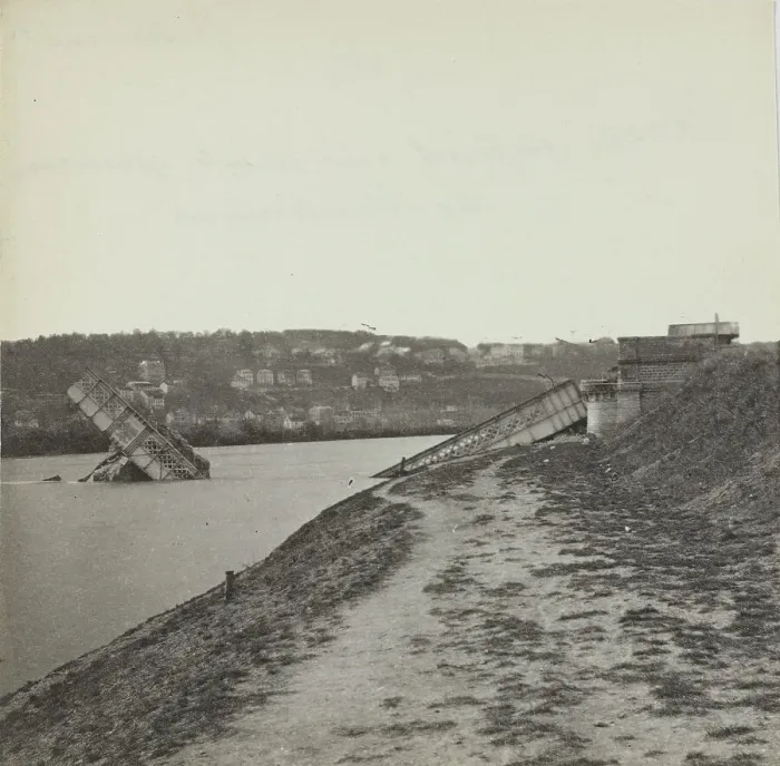 Framed Print : Panorama d'Issy-les-Moulineaux, arche du pont de Billancourt, rive droite, Billancourt, 1871. Creator: Hippolyte Blancard Framed Print : Panorama d'Issy-les-Moulineaux, arche du pont de Billancourt, rive droite, Billancourt, 1871. Creator: Hippolyte Blancard
