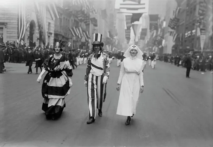 Framed Print : Parade, 12 Oct 1918. Creator: Bain News Service Framed Print : Parade, 12 Oct 1918. Creator: Bain News Service