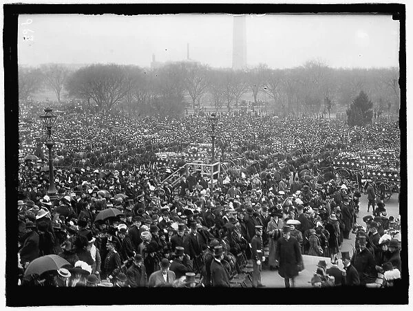 Parade, between 1909 and 1914. Creator: Harris & Ewing. Parade, between 1909 and 1914. Creator: Harris & Ewing