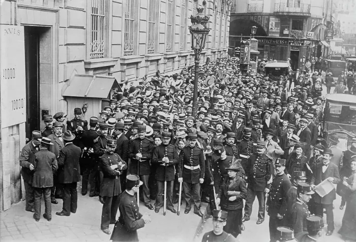 Framed Print : Paris -- crowd before Bank of France, between c1910 and c1915. Creator: Bain News Service Framed Print : Paris -- crowd before Bank of France, between c1910 and c1915. Creator: Bain News Service