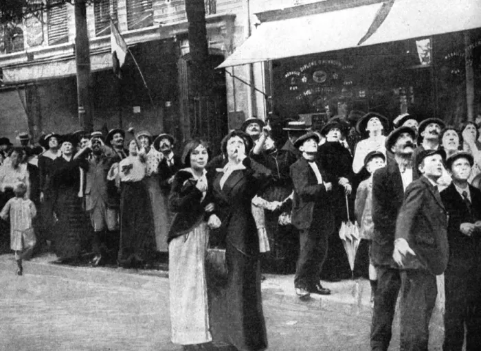 Framed Print : Parisians watching a German aeroplane, First World War, 1914 Framed Print : Parisians watching a German aeroplane, First World War, 1914
