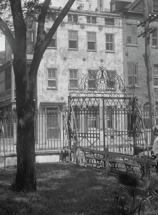 Framed Print : Park and houses, [36 Chalmers Street through Washington Park Gate], Charleston... c1920-c1926. Creator: Arnold Genthe