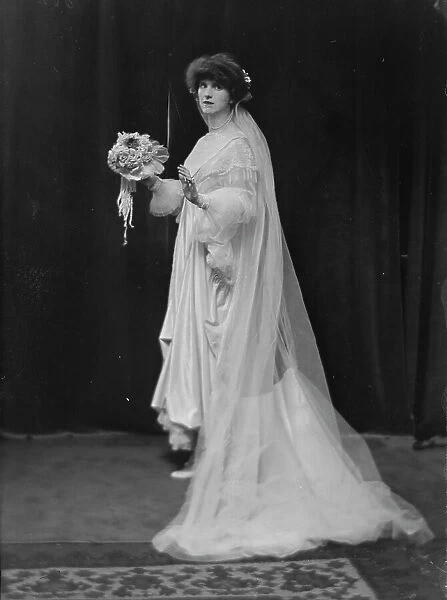 Parke, Jean, Miss, portrait photograph, 1916 June 2. Creator: Arnold Genthe