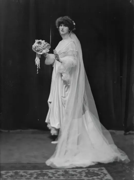 Framed Print : Parke, Jean, Miss, portrait photograph, 1916 June 2. Creator: Arnold Genthe