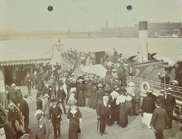 Passengers boarding the London Steamboat Service, River Thames, London, 1905