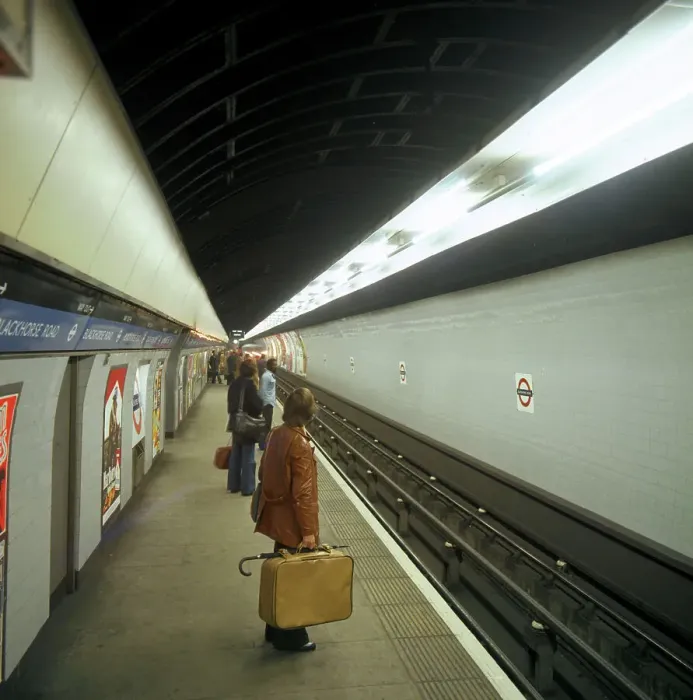Framed Print : Passengers waiting at Blackhorse tube station on the Victoria Line, London, 1974 Framed Print : Passengers waiting at Blackhorse tube station on the Victoria Line, London, 1974