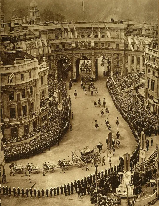 Framed Print : Passing Through the Admiralty Arch, 1937. Creator: Photochrom Co Ltd of London Framed Print : Passing Through the Admiralty Arch, 1937. Creator: Photochrom Co Ltd of London