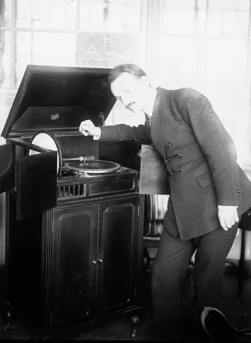 Framed Print : Pathe, between c1915 and c1920. Creator: Bain News Service Framed Print : Pathe, between c1915 and c1920. Creator: Bain News Service