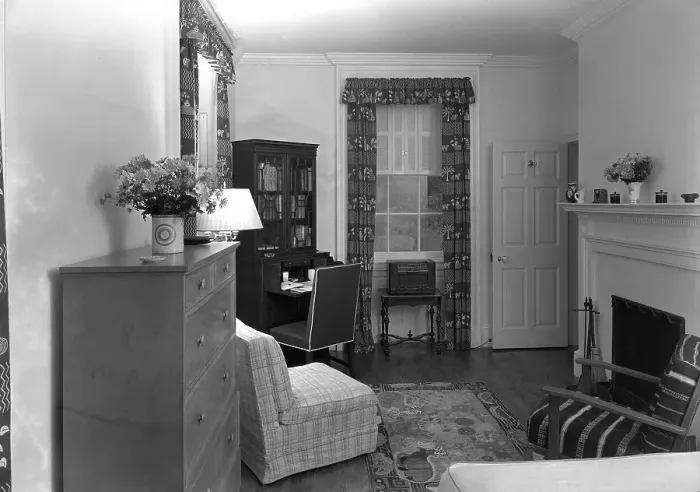 Framed Print : Paul Mellon, residence in Upperville, Virginia, 1946. Creator: Gottscho-Schleisner, Inc Framed Print : Paul Mellon, residence in Upperville, Virginia, 1946. Creator: Gottscho-Schleisner, Inc
