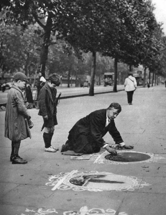 Framed Print : Pavement artist, Embankment, London, 1926-1927. Artist: McLeish Framed Print : Pavement artist, Embankment, London, 1926-1927. Artist: McLeish