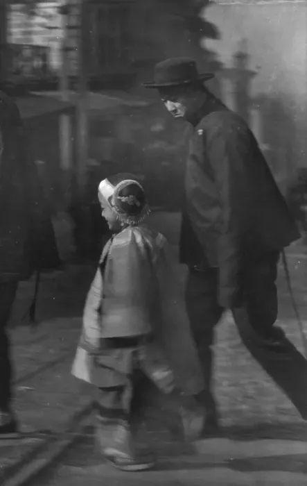 Framed Print : Paying New Year's calls, Chinatown, San Francisco, between 1896 and 1906. Creator: Arnold Genthe Framed Print : Paying New Year's calls, Chinatown, San Francisco, between 1896 and 1906. Creator: Arnold Genthe