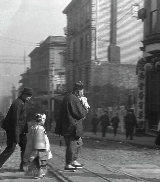 Paying New Year's calls, Chinatown, San Francisco, between 1896 and 1906. Creator: Arnold Genthe