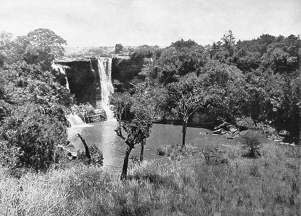 'Paysage de l'Ouganda. Une cascade aux environs de Nairobi; Le Nord-Est Africain, 1914. Creator: Unknown