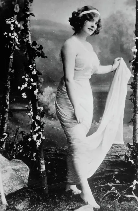 Framed Print : Pearl Aufrere, between c1910 and c1915. Creator: Bain News Service Framed Print : Pearl Aufrere, between c1910 and c1915. Creator: Bain News Service