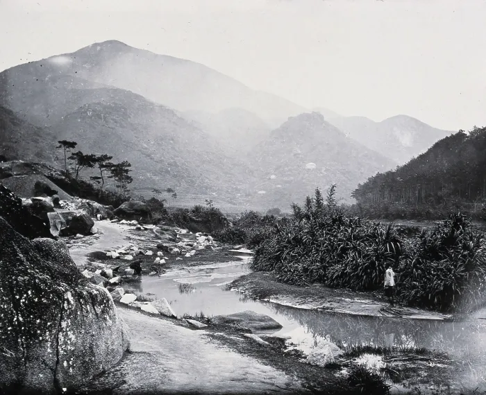 Framed Print : Pearl River, Kwangtung province, China, 1981 (from a negative of 1870). Creator: John Thomson Framed Print : Pearl River, Kwangtung province, China, 1981 (from a negative of 1870). Creator: John Thomson