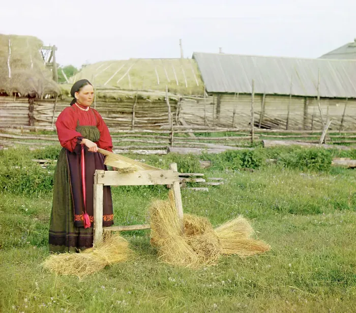Framed Print : Peasant woman breaking flax;Perm Province, 1910. Creator: Sergey Mikhaylovich Prokudin-Gorsky Framed Print : Peasant woman breaking flax;Perm Province, 1910. Creator: Sergey Mikhaylovich Prokudin-Gorsky