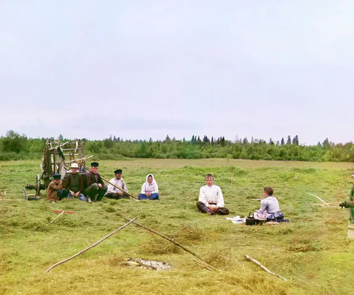Framed Print : Peasants haying [Russian Empire], 1909. Creator: Sergey Mikhaylovich Prokudin-Gorsky