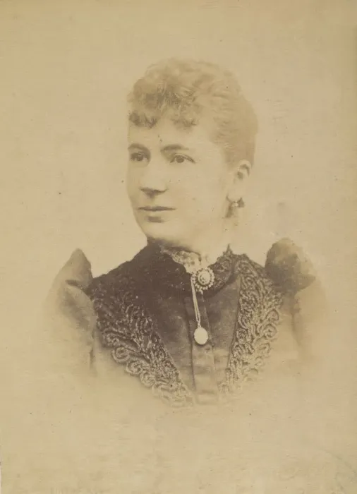 Framed Print : Pelgrom. Elise (femme Schouppe). Deux photographies, dont une legendee: Reprod Framed Print : Pelgrom. Elise (femme Schouppe). Deux photographies, dont une legendee: Reprod