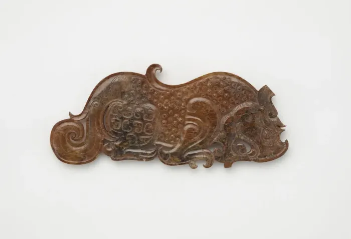 Framed Print : Pendant in the form of a crouching tiger, Eastern Zhou dynasty, 475-221 BCE