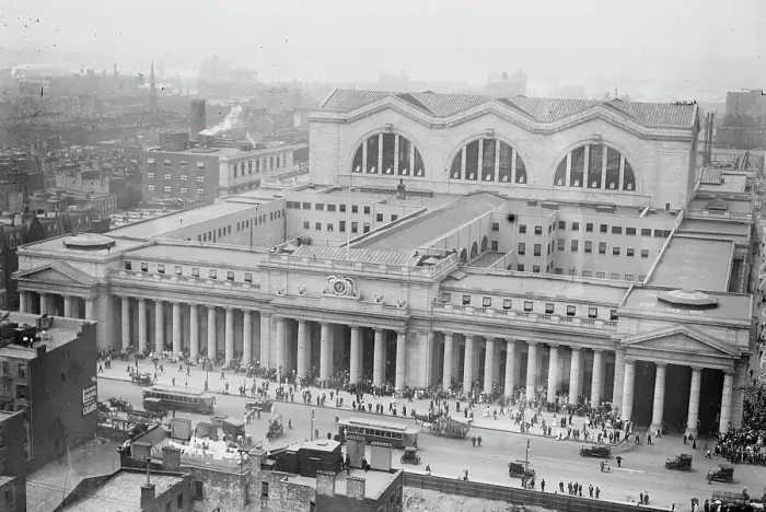 Framed Print : Penn. R.R. Station from Gimbel shop N.Y. between c1910 and c1915. Creator: Bain News Service Framed Print : Penn. R.R. Station from Gimbel shop N.Y. between c1910 and c1915. Creator: Bain News Service