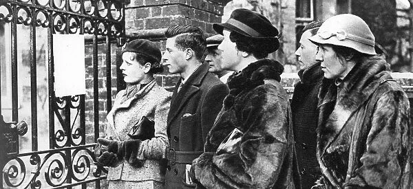 People reading the bulletins of King George Vs last illness, 1935