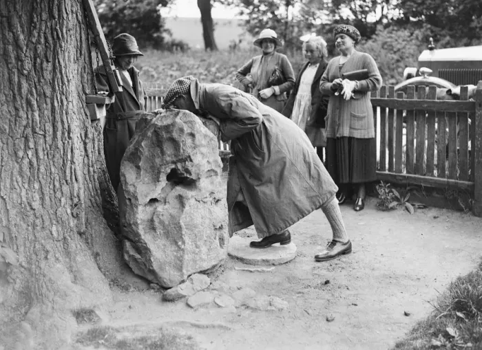 Framed Print : People visiting King Alfreds Blowing Stone, Kingston Lisle, near Uffington, Oxfordshire, c1920s Framed Print : People visiting King Alfreds Blowing Stone, Kingston Lisle, near Uffington, Oxfordshire, c1920s