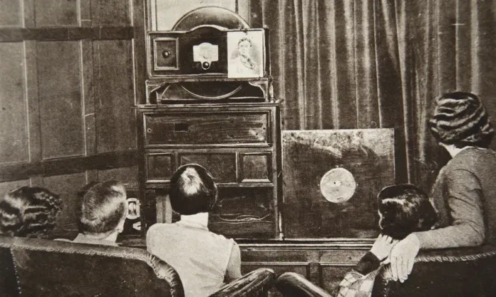 Framed Print : People watching an early television transmission, c1920s Framed Print : People watching an early television transmission, c1920s