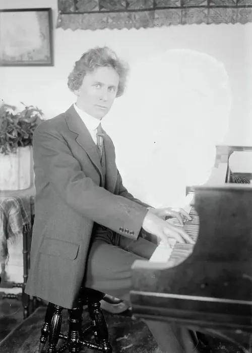 Framed Print : Percy Grainger, between c1910 and c1920. Creator: Bain News Service Framed Print : Percy Grainger, between c1910 and c1920. Creator: Bain News Service
