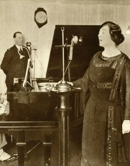 Framed Print : Performers singing a duet in one of the studios of 2LO, Savoy Hill, London, 1923, (1935) Framed Print : Performers singing a duet in one of the studios of 2LO, Savoy Hill, London, 1923, (1935)