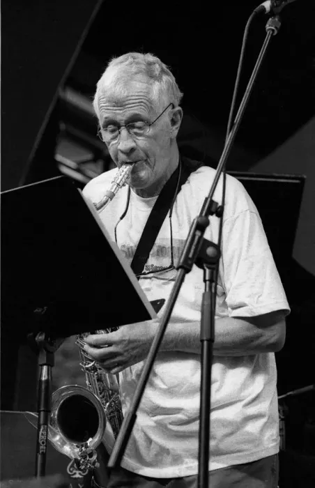 Framed Print : Bill Perkins, Brecon Jazz Festival, Brecon, Powys, Wales, August 2000. Artist: Brian O Connor Framed Print : Bill Perkins, Brecon Jazz Festival, Brecon, Powys, Wales, August 2000. Artist: Brian O Connor