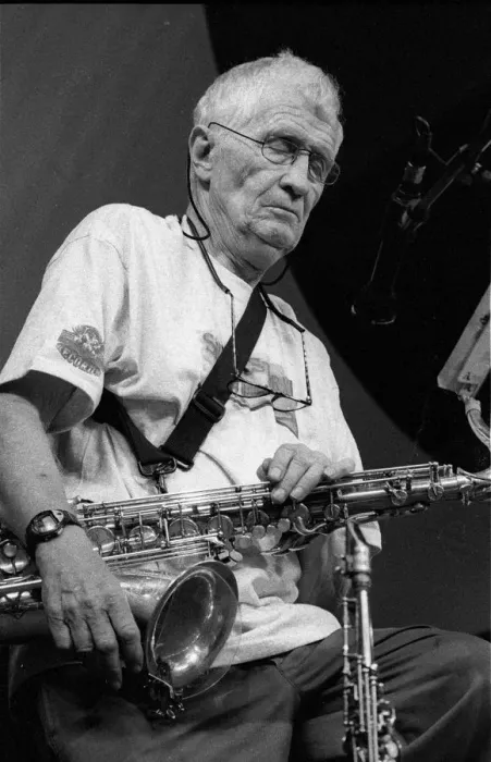 Framed Print : Bill Perkins, Brecon Jazz Festival, Brecon, Powys, Wales, August 2000. Artist: Brian O Connor Framed Print : Bill Perkins, Brecon Jazz Festival, Brecon, Powys, Wales, August 2000. Artist: Brian O Connor