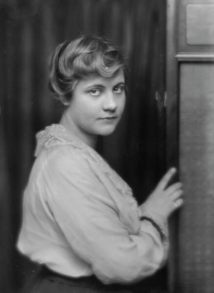 Perkins, Helen J. Miss, portrait photograph, 1914 Apr. 18. Creator: Arnold Genthe