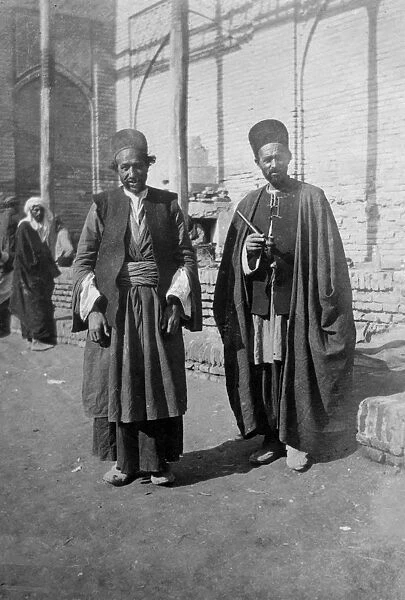 Persian pilgrims outside Kazimain mosque, Iraq, 1917-1919