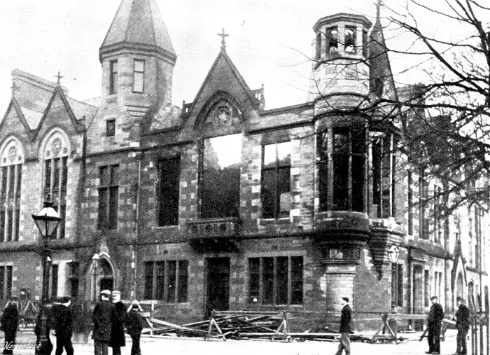 Framed Print : The Perth Municipal Buildings, destroyed by fire on January 23, 1895. Creator: Unknown Framed Print : The Perth Municipal Buildings, destroyed by fire on January 23, 1895. Creator: Unknown
