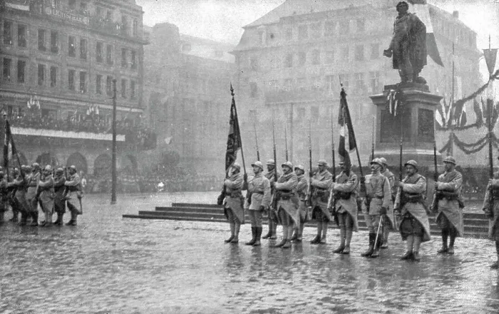 Framed Print : Petain et Foch a Strasbourg; Le 27 novembre: les troupes, au pied de la statue de Kleber... 1918. Creator: Unknown Framed Print : Petain et Foch a Strasbourg; Le 27 novembre: les troupes, au pied de la statue de Kleber... 1918. Creator: Unknown