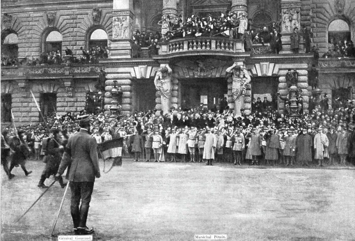 Framed Print : Petain et Foch a Strasbourg; a Strasbourg, le 25 novembre 1918, sur le place de la... 1918. Creator: Unknown Framed Print : Petain et Foch a Strasbourg; a Strasbourg, le 25 novembre 1918, sur le place de la... 1918. Creator: Unknown