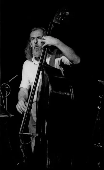 Framed Print : Peter Ind, Bass Clef, Hoxton Square, London, September, 1989. Artist: Brian O Connor