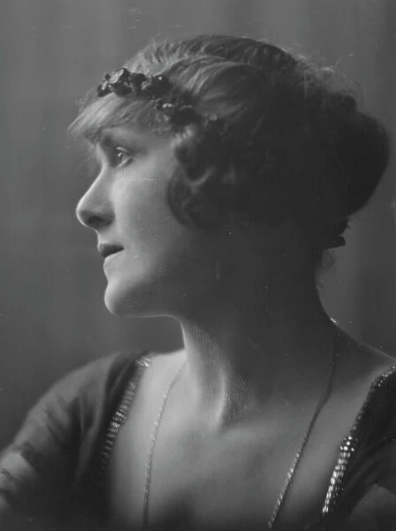 Petrass, Sari, Miss, portrait photograph, 1917 May 25. Creator: Arnold Genthe