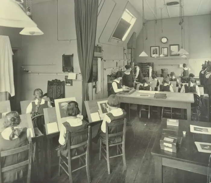 Framed Print : Photography students, Bloomsbury Trade School for Girls, London, 1923 Framed Print : Photography students, Bloomsbury Trade School for Girls, London, 1923