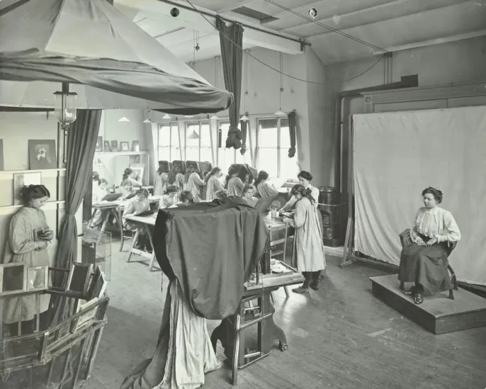 Framed Print : Photography students at work, Bloomsbury Trade School for Girls, London, 1911 Framed Print : Photography students at work, Bloomsbury Trade School for Girls, London, 1911