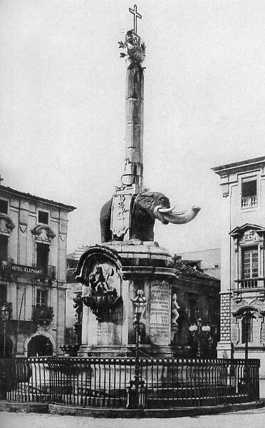 Piazza del Duomo (Cathedral Square), Catania, Sicily, Italy, c1923
