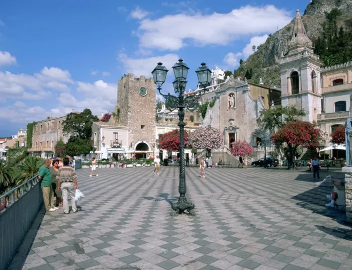 Framed Print : Piazza IX Aprile, Taormina, Sicily, Italy Framed Print : Piazza IX Aprile, Taormina, Sicily, Italy