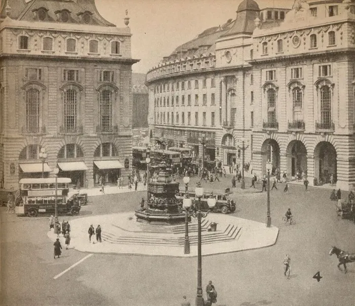 Framed Print : Piccadilly Circus 1931, (1935) Framed Print : Piccadilly Circus 1931, (1935)